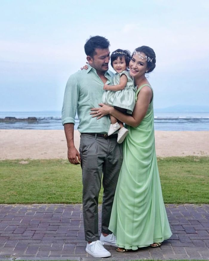 Keluarga Rio Dewanto yang kerap tampil kompak