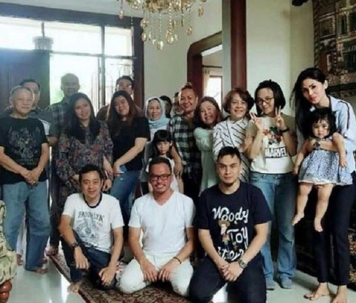 Kebersamaan keluarga Faisal Harris dan keluarga jedun