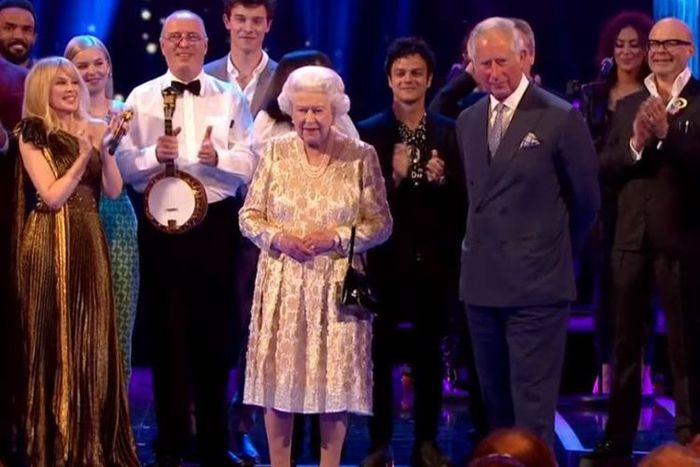 Ratu Elizabeth II merayakan ulang tahunnya ke-92 dalam sebuah konser amal di London, Inggris, Sabtu (21/4/2018)