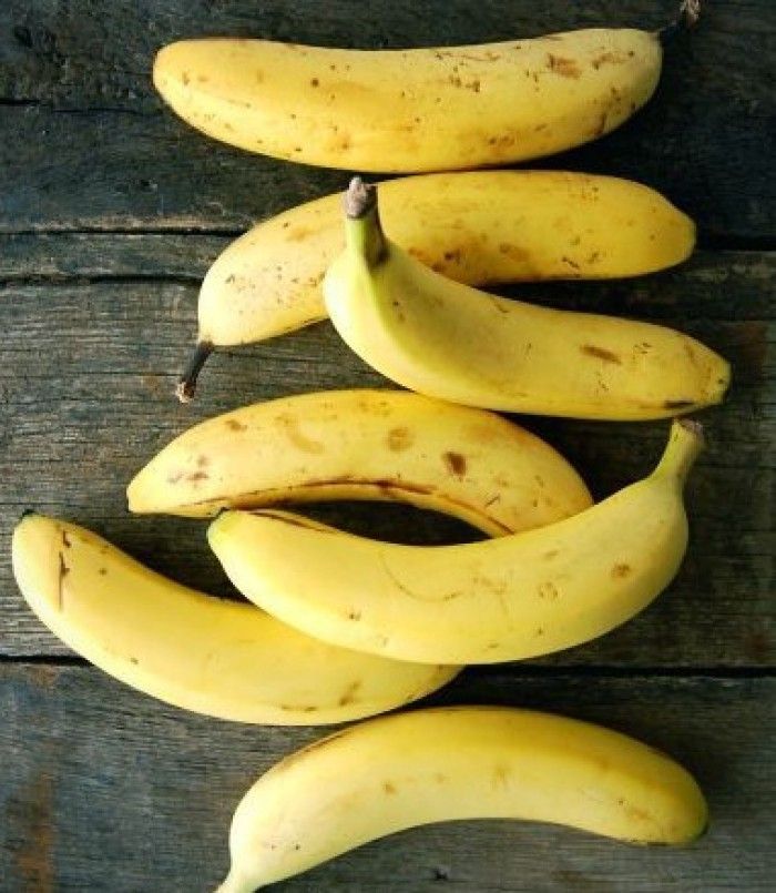 Mencerahkan leher hitam bisa dengan masker buah-buahan juga loh, salah satunya pisang