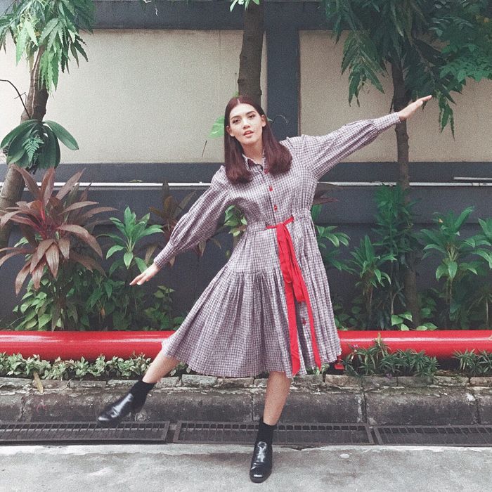 Monita Tahalea selalu tampil modis hampir di setiap gaya OOTD-nya 