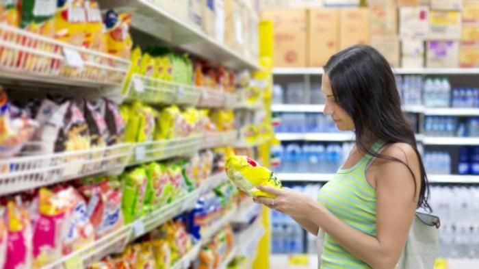 Belanja di supermarket