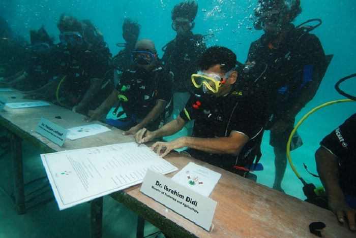 Rapat di bawah laut