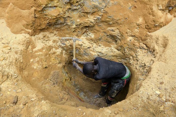 Penambang emas di Betare Oya, Kamerun.