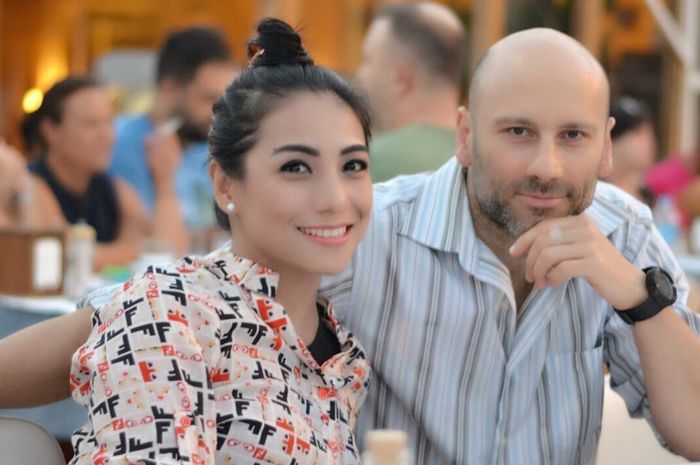 Siti KDI dan sang suami yang berasal dari Turki, Cem Junet Perk