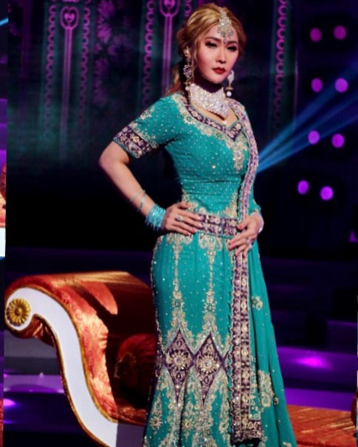 Inul Daratista terlihat tampil dengan balutan busana khas India