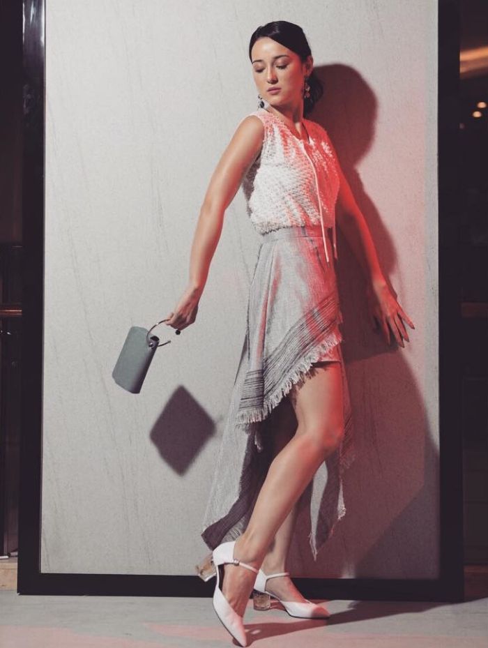 Julie Estelle tampil chic dalam balutan summer outfit