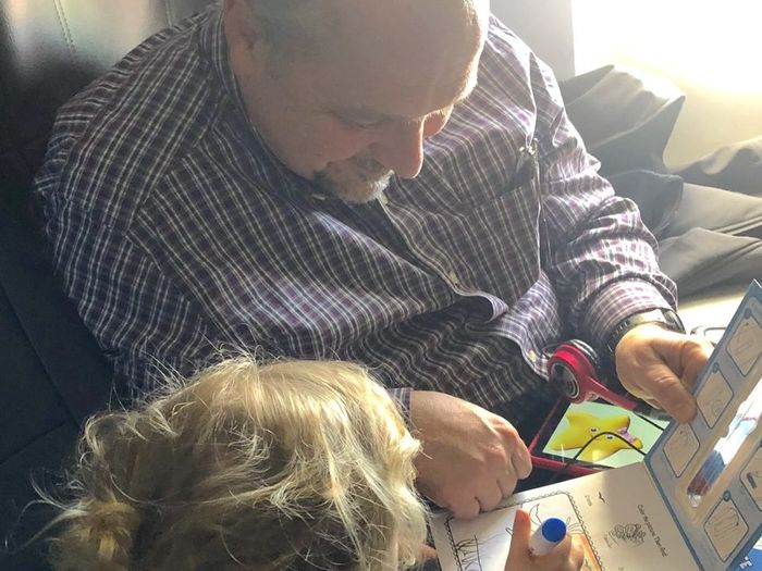 Todd Walker mencoba menenangkan Caroline