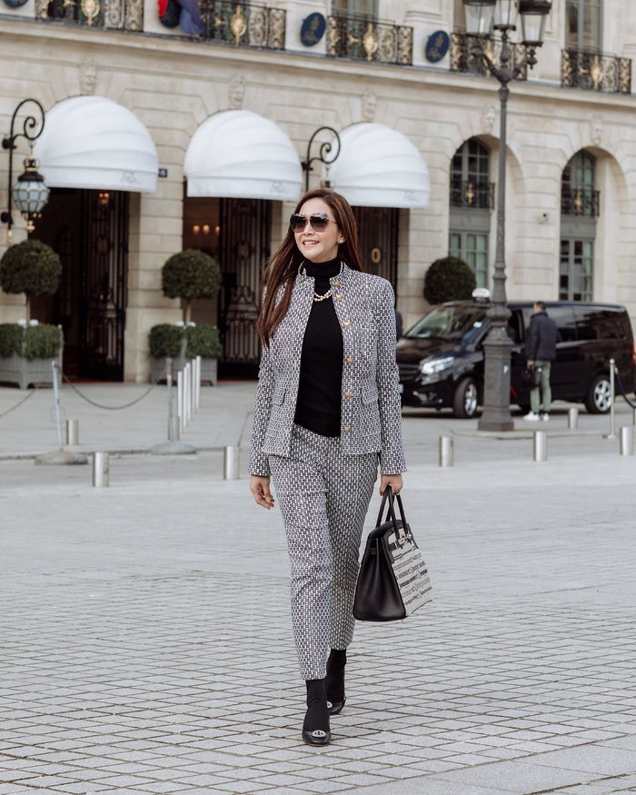 Maia Estianty dengan gaya busana yang memikat