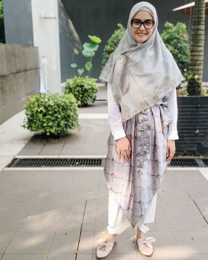 Gaya busana tabrak motif