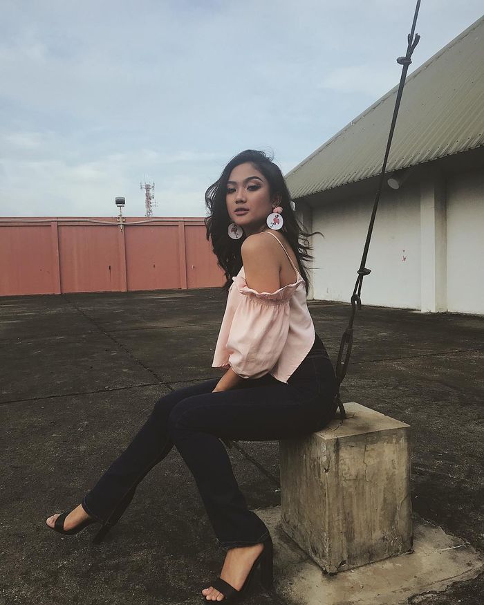 Penampilan Marion Jola yang menarik perhatian