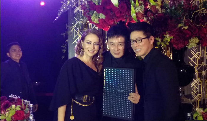 Kumpulan karya-karya terbaik dan desain-desain ikonis Sebastian Gunawan dan Cristina Panarese menyelisik dalam bentuk foto