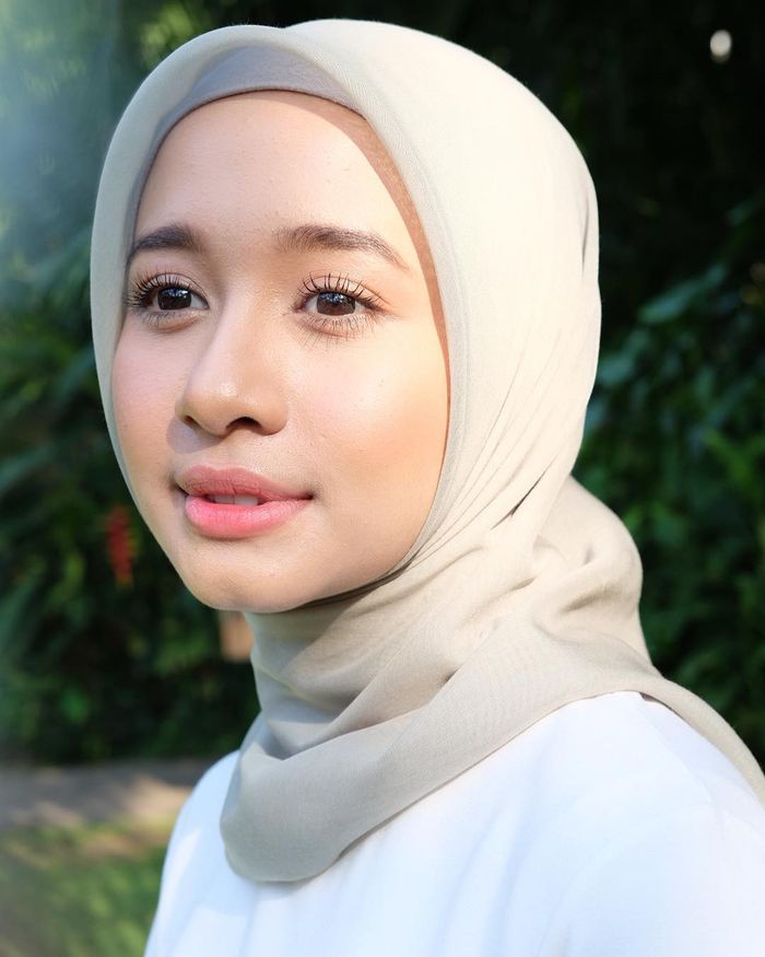 Penampilan Laudya Cynthia Bella dengan makeup naturalnya
