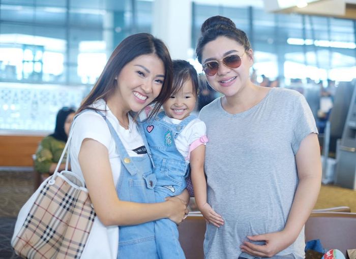 Sarwendah bertemu dengan Vicky Shu.