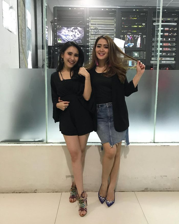 Ayu Ting Ting dan Vega Darwanti