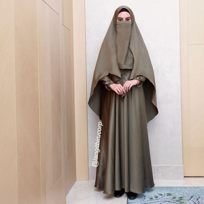 Kartika Putri tampil dengan hijab Syar'i lengkap dengan niqab