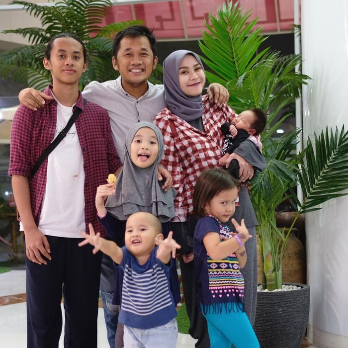 Zaskia, Hanung dan anak-anaknya