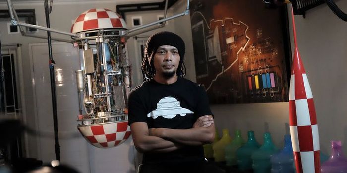 Venzha Christ, penggiat Space Art Indonesia, ketika sedang diwawancarai tim konten MLDSpot Content H