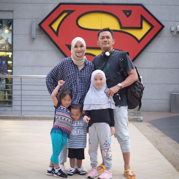 Kana Sybilla dengan hijab