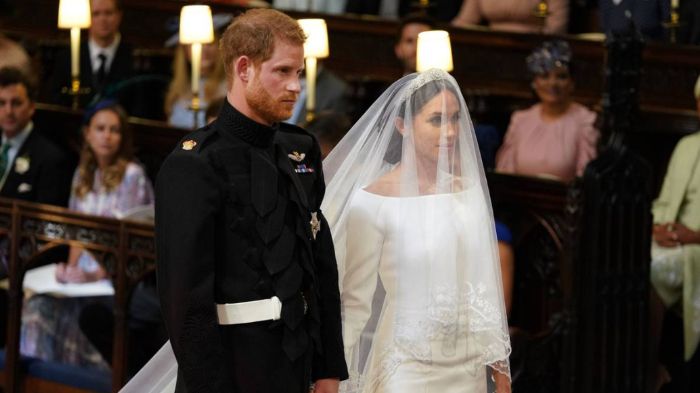 Meghan Markle Kenakan Tiara Ratu Mary