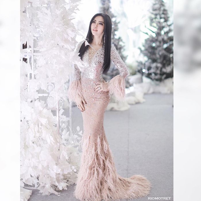 Syahrini sempat tampil simpel dengan gaya kasual