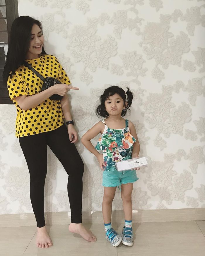 Bilqis Sudah Pintar Pilih Baju Sendiri