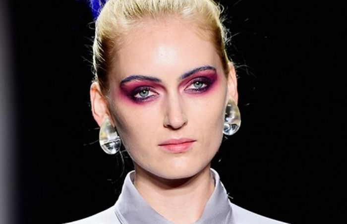 Jangan kenakan warna merah