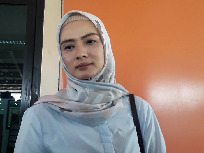 Istri Ibnu Jamil, Ade Maya, saat dijumpai Grid.ID di Pengadilan Agama Tigaraksa, Selasa (22/5/2018).