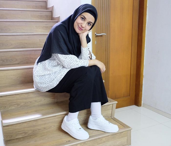Shireen Sungkar sering tampil syar'i dengan busana kekinian