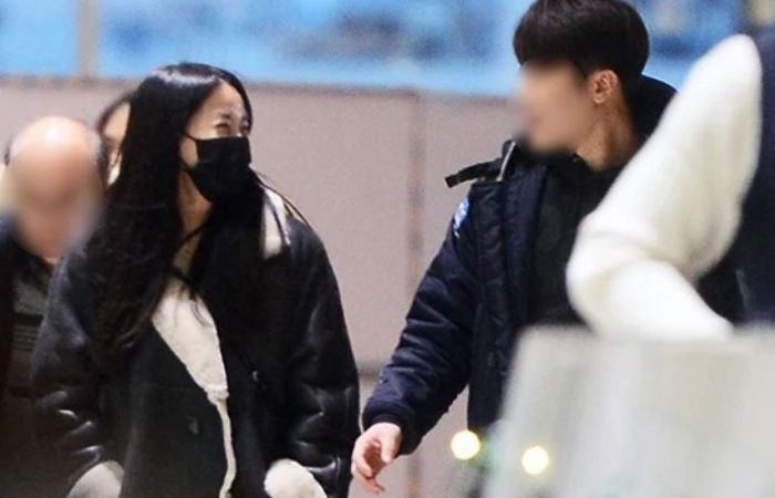 Lee Joo Yeon dan manajer GD