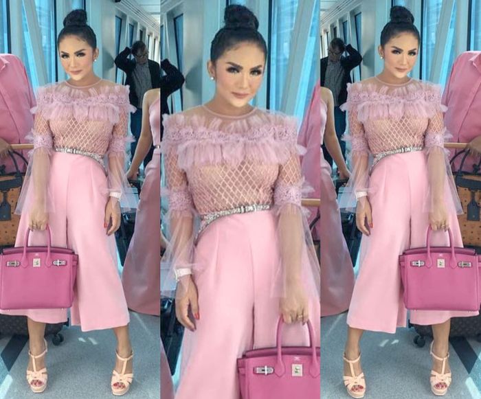  Krisdayanti sering terlihat mengenakan berbagai fashion item mewah berharga fantastis.