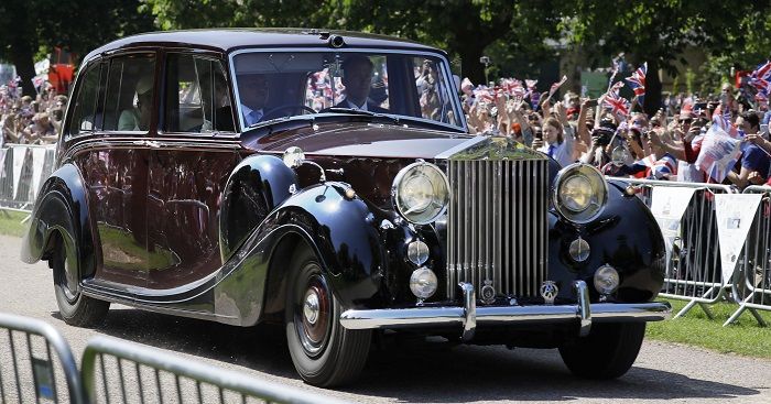 Rolls-Royce tipe Phantom IV yang digunakan oleh Meghan Markle serta ibunya, Doria Ragland
