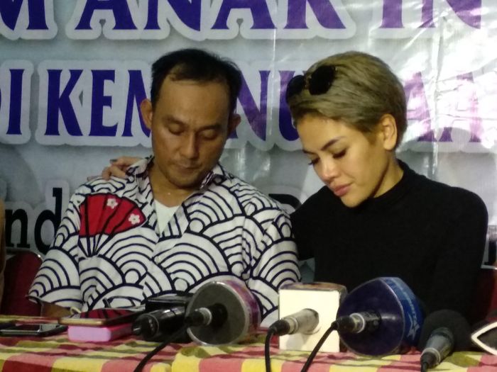 Dipo Latief dan Nikita Mirzani di Komnas Anak, Pasar Rebo, Jakarta Timur, Kamis (31/2018)
