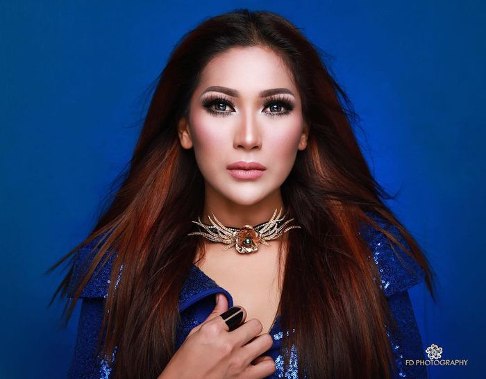 Tata Janeeta terlihat manglingi 