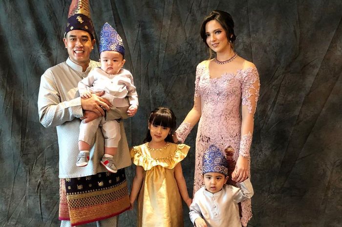 Ternyata Ini Rahasia Nia Ramadhani Bisa Dapat Suami yang Super Mapan, Kamu Wajib Tahu!