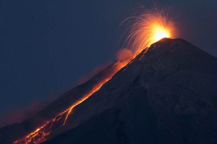 Letusan gunung api Fuego di Guatemala
