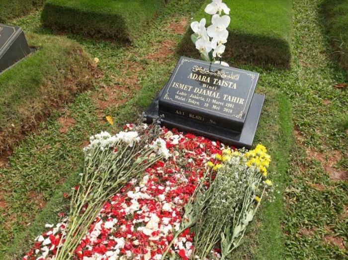 Makam AdaraTaista di TPU Tanah Kusir, Jakarta Selatan