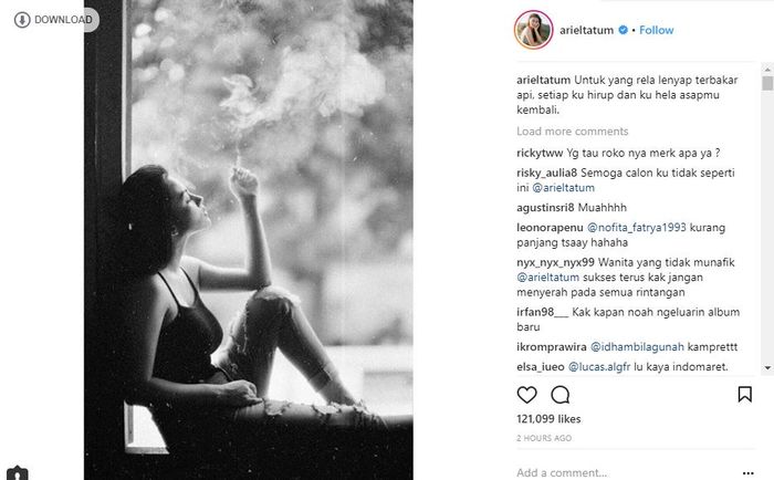 Ariel Tatum ungah foto seperti sedang merokok.