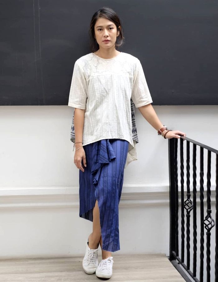 Gaya busana Dian Sastro