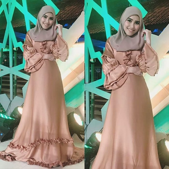 Ayu Ting Ting dalam Balutan Long Dress yang Memesona