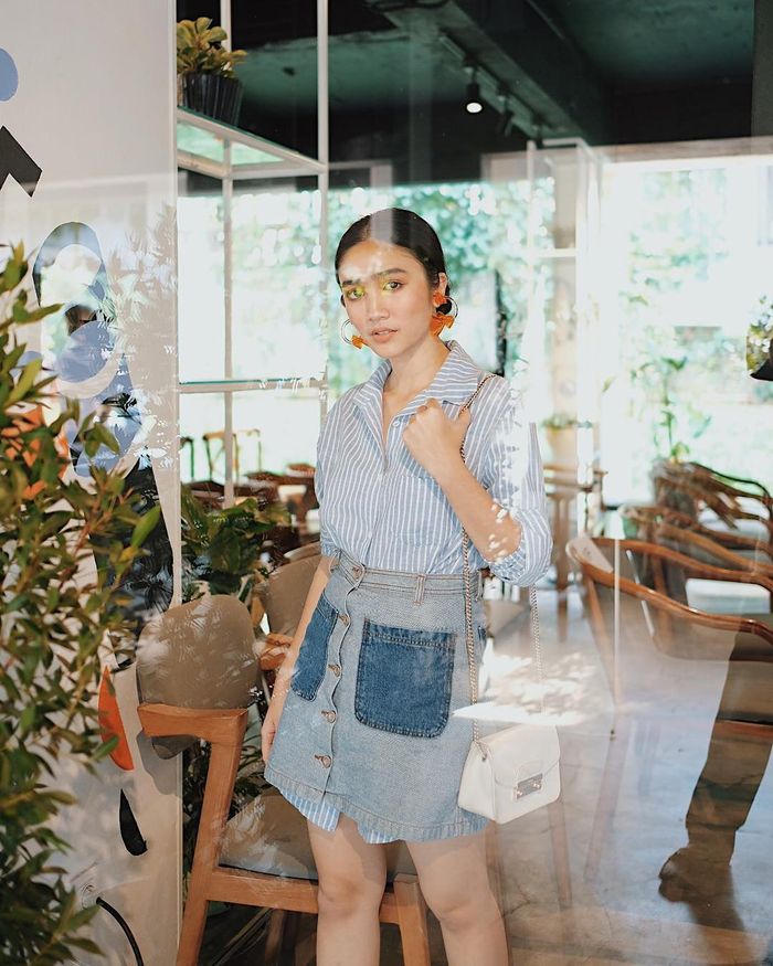 Denim botton skirt