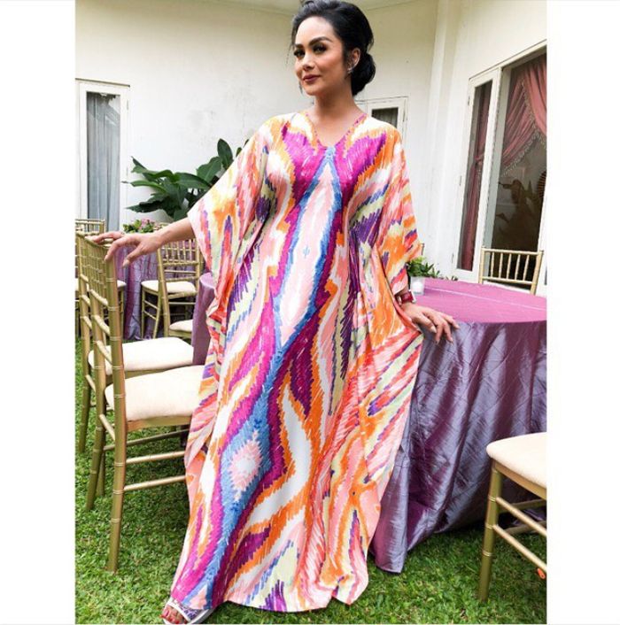 penampilan Krisdayanti dalam balutan kaftan