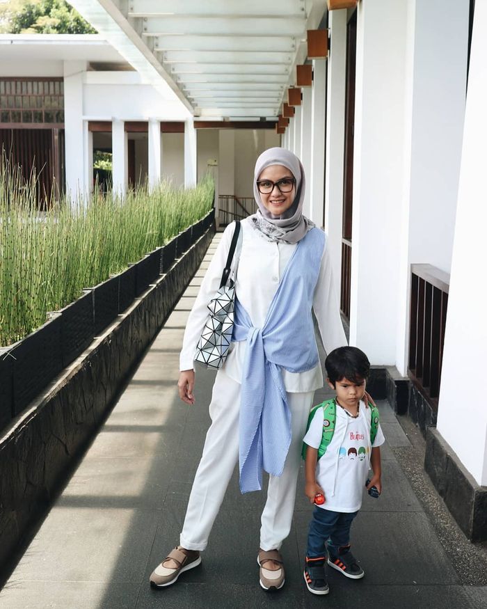Revalina saat hangout bersama anak