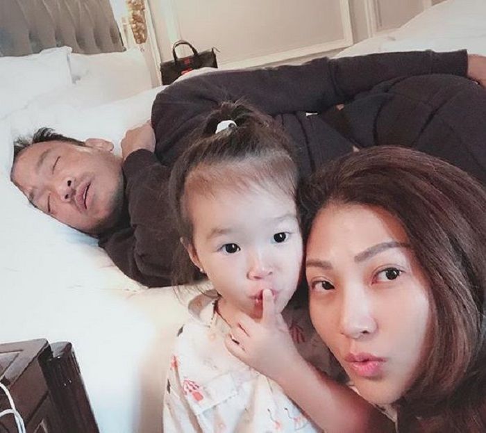 Sarwendah mengunggah foto Ruben Onsu yang sedang tertidur