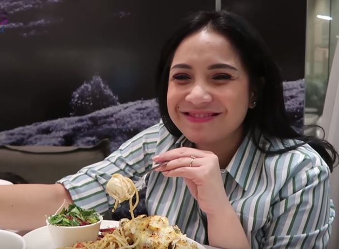 Berikan Makanan Sisa Pada Asistennya, Nagita Slavina Diprotes Netizen Karena Hal Ini