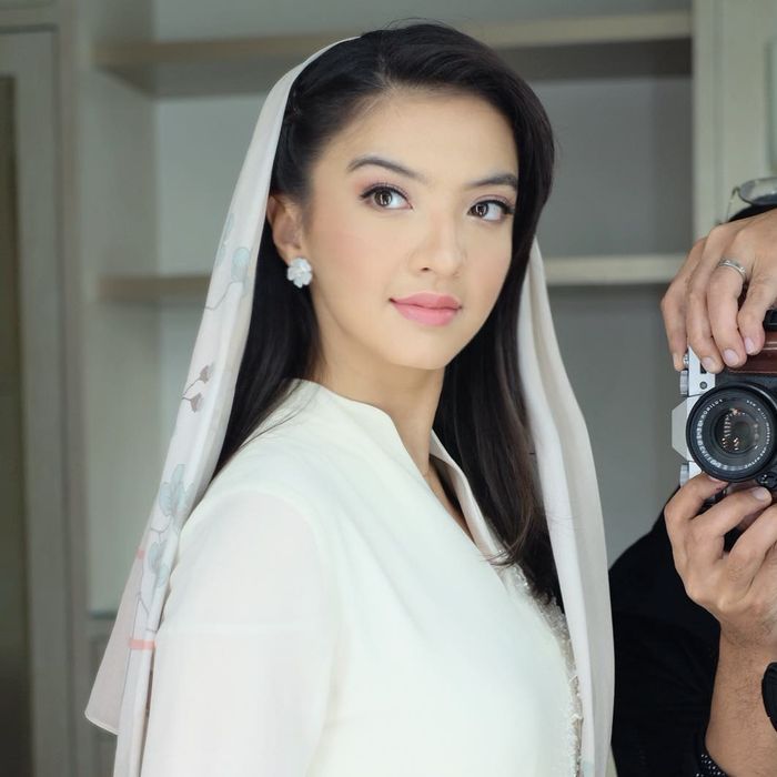 Raline dengan penampilannya yang memukau