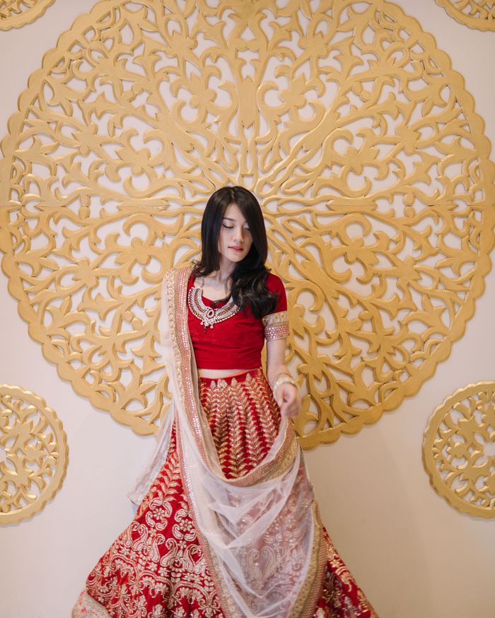 Anissa Aziza dengan busana ala Bollywood