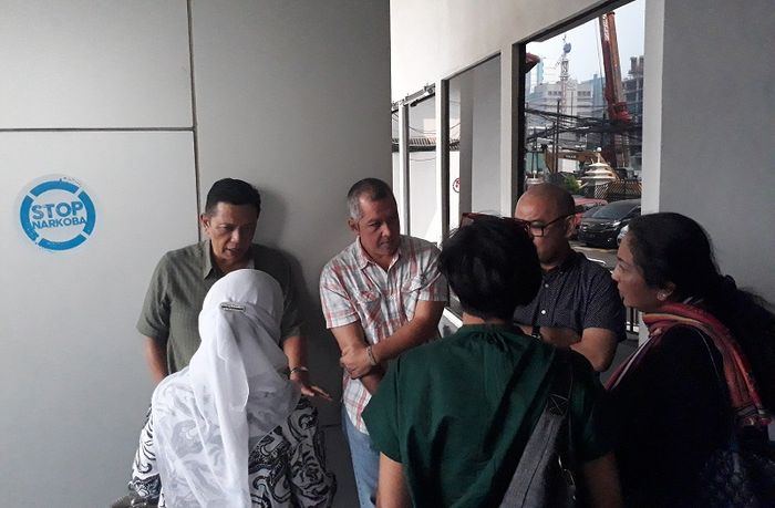 urut hadir beberapa artis seperti Dewi Irawan dan Jajang C Noer