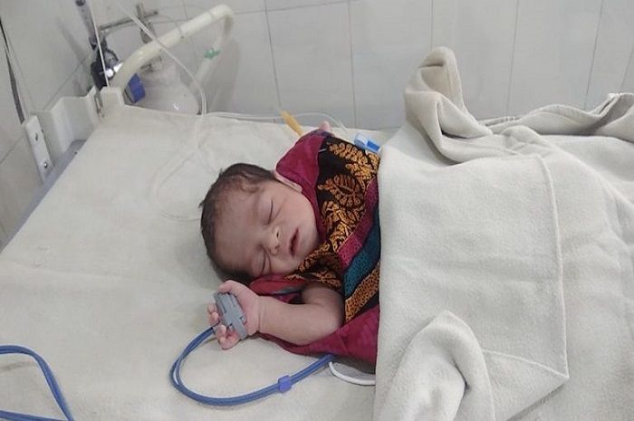 Bayi yang dibuang dari mobil