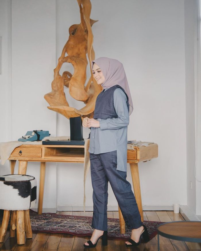 Gaya kasual ala Vebby Palwinta